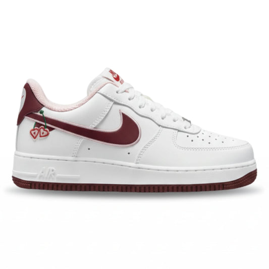 Tênis Nike Air Force Branco e Vinho 💖 – Estilo Único e Confortável