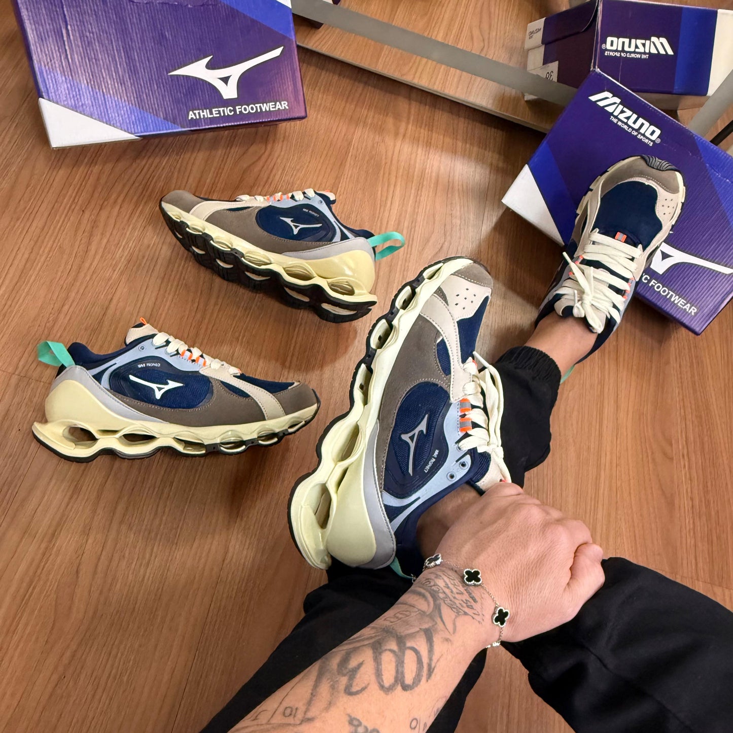 Tênis Mizuno Wave Prophecy Beta 2 Azul e Creme – Design Exclusivo e Confortável