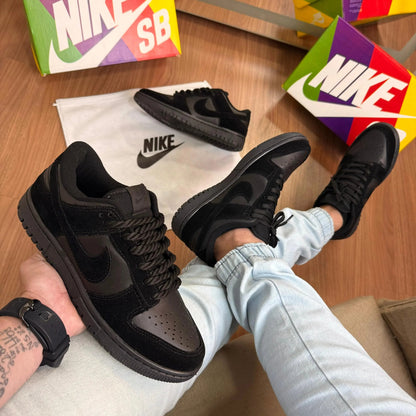 Tênis Nike Dunk Preto – Clássico e Atemporal com Toque Moderno