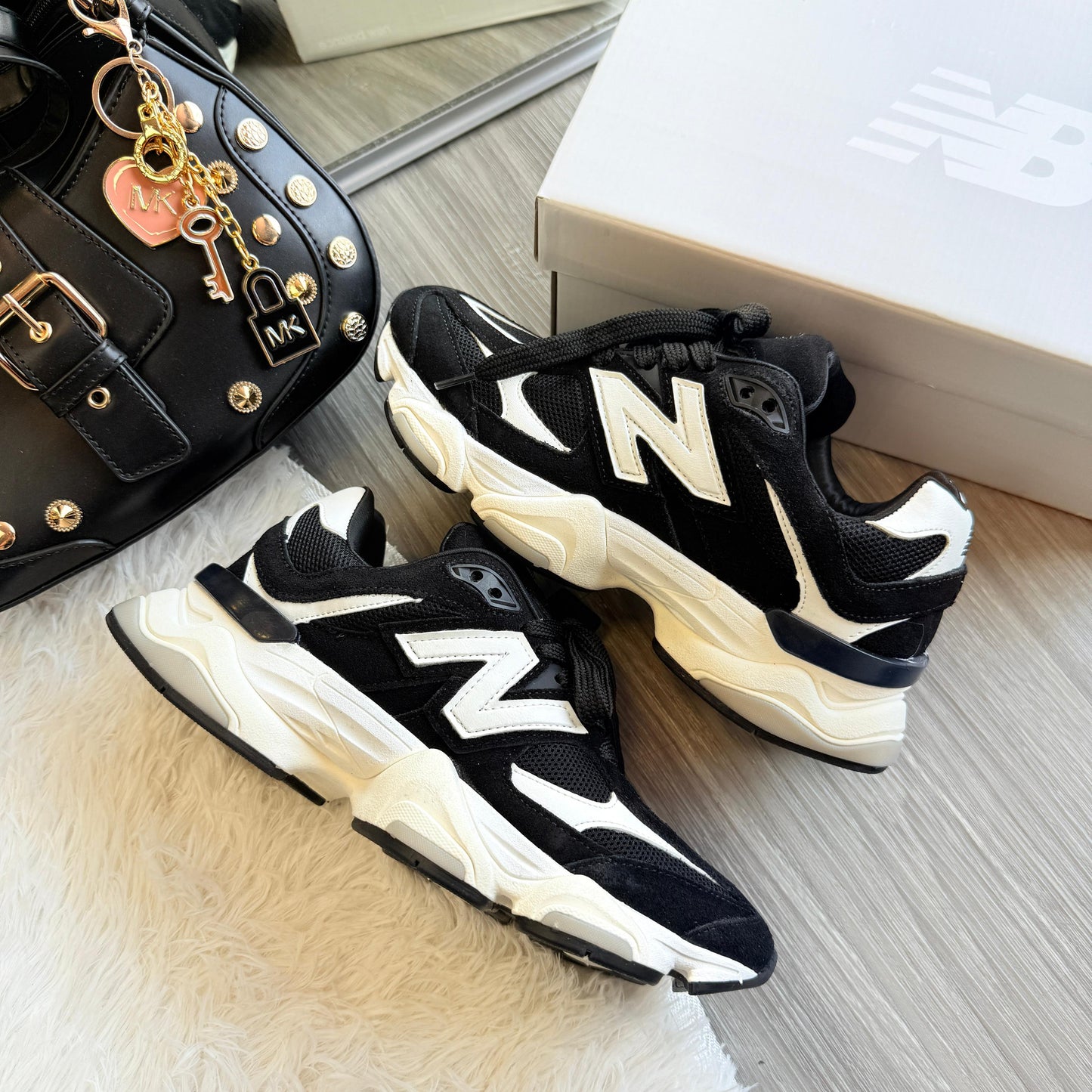 Tênis New Balance 9060 Preto e Branco – Estilo Urbano e Design Exclusivo