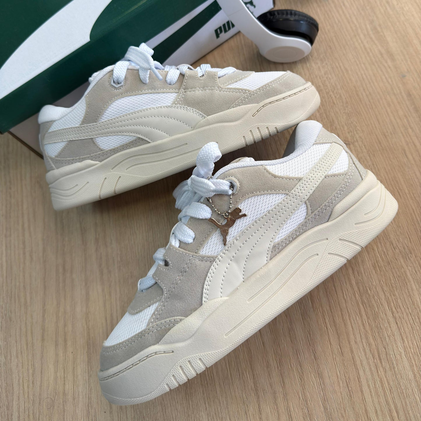 Tênis Puma 180 Cinza e bege – Estilo Urbano e Conforto Premium