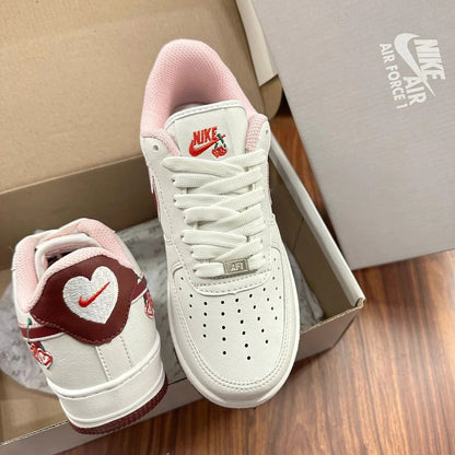 Tênis Nike Air Force Branco e Vinho 💖 – Estilo Único e Confortável