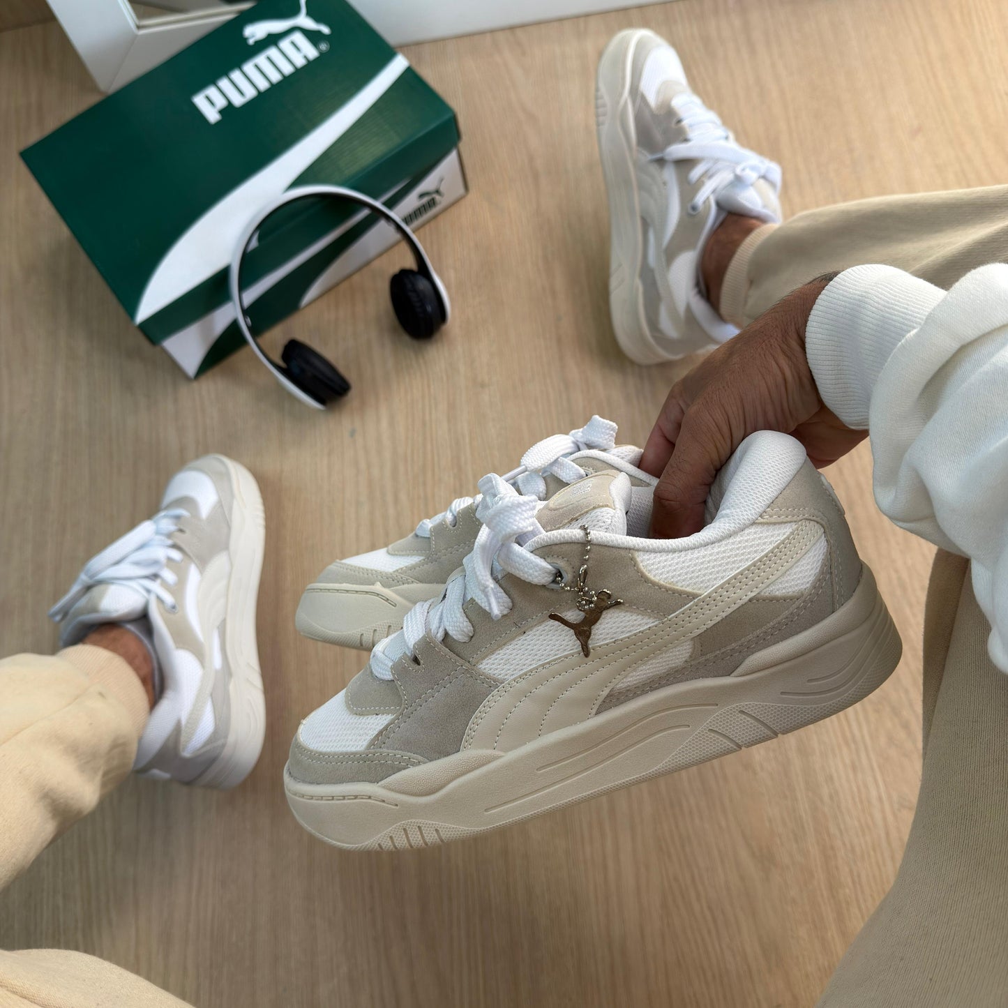 Tênis Puma 180 Cinza e bege – Estilo Urbano e Conforto Premium