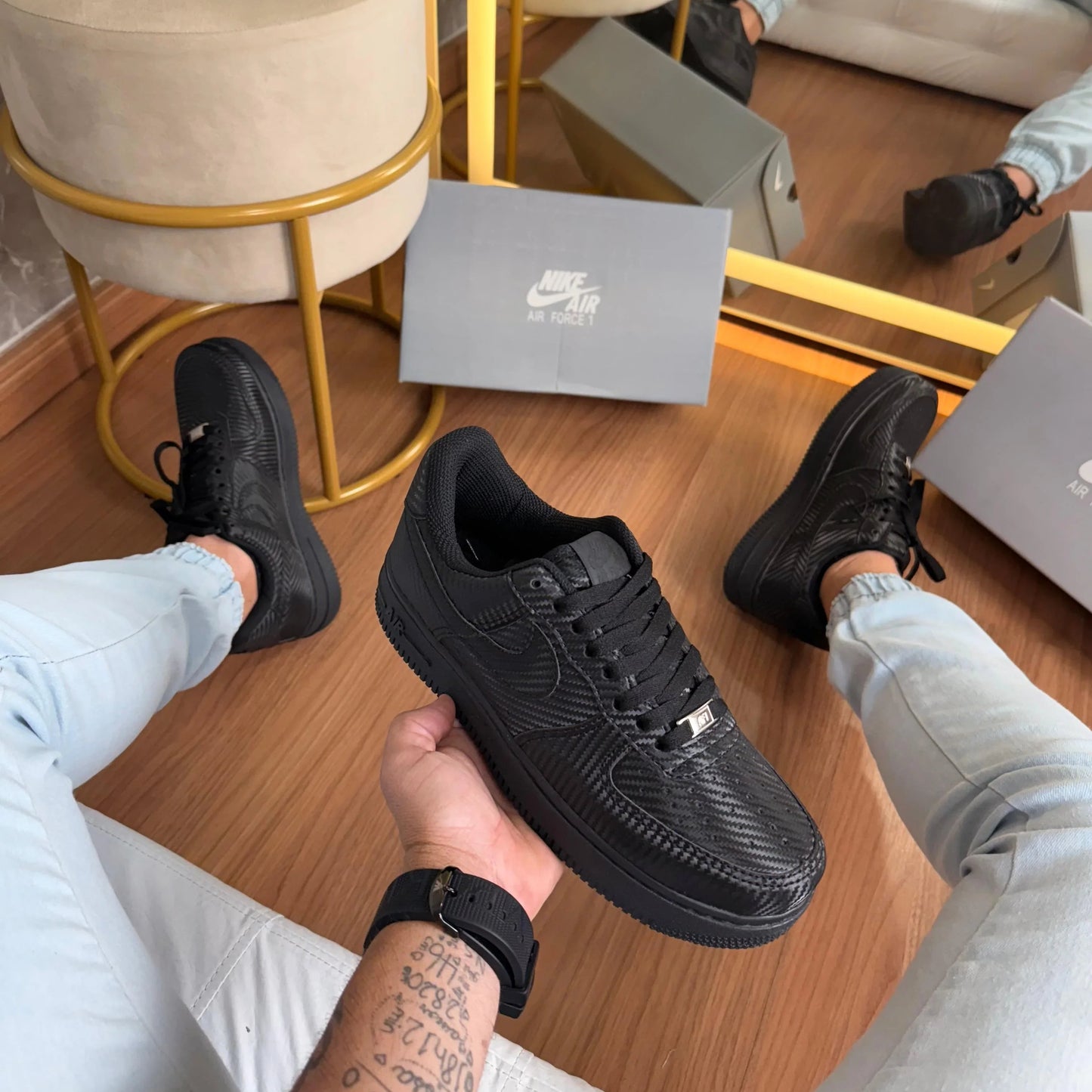 Tênis Nike Air Force Carbono – Estilo e Conforto