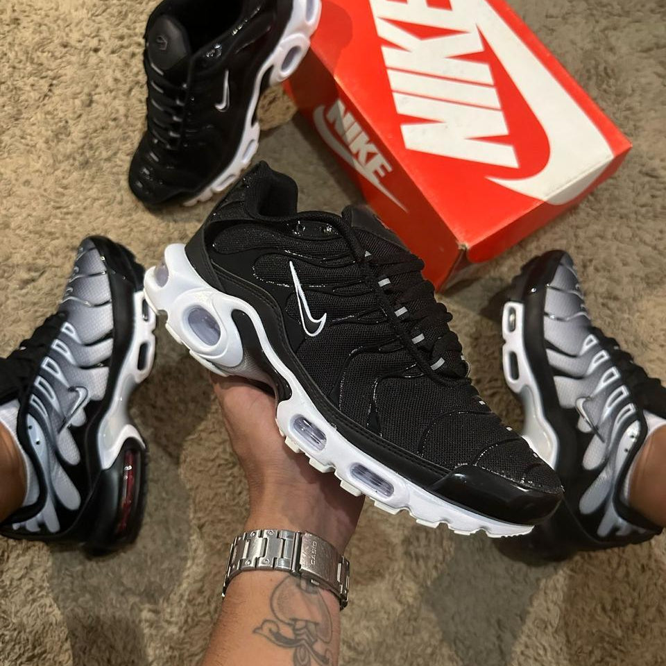 Tênis Nike TN Preto e Branco – Conforto e Estilo Urbano