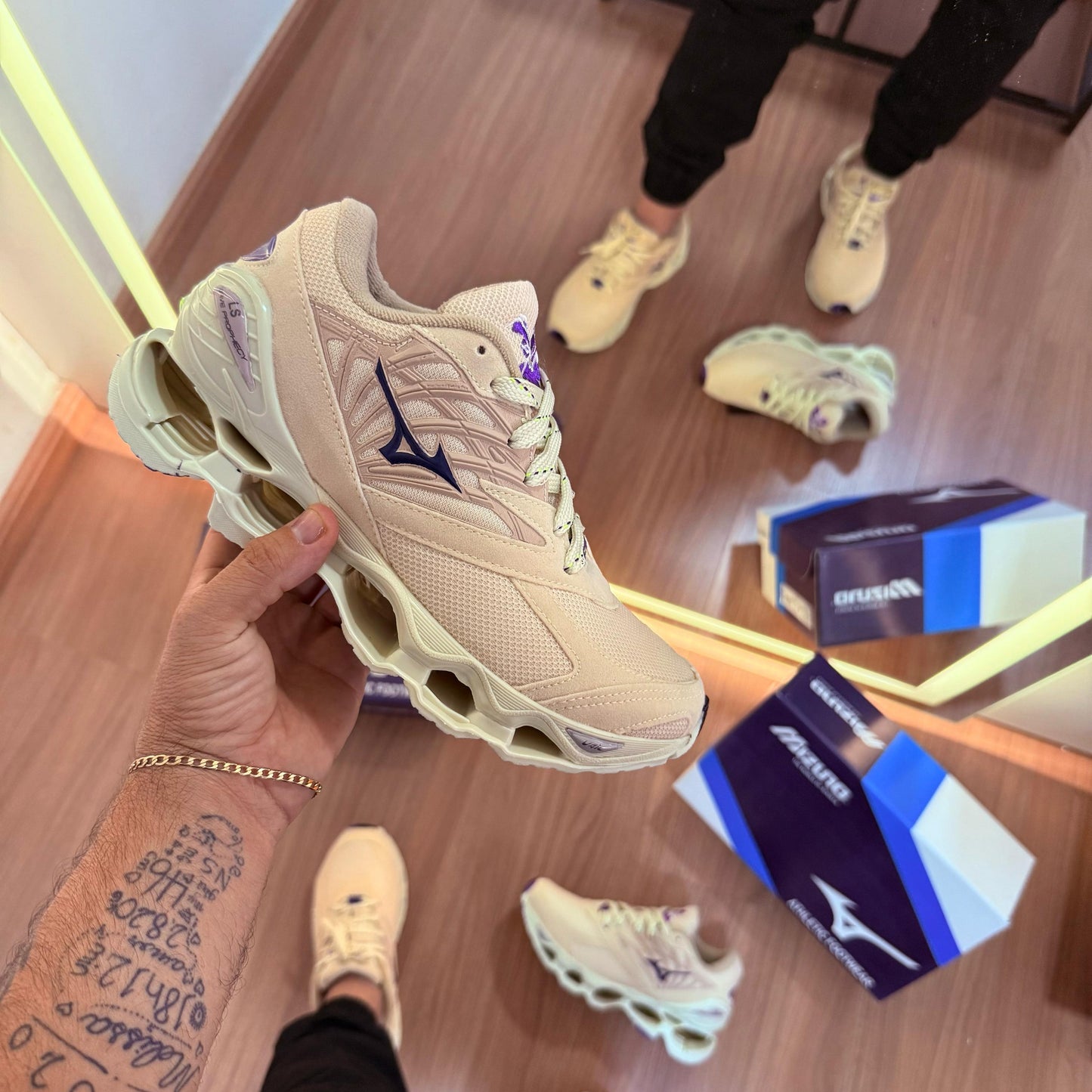 Tênis Mizuno Pro 13-S Creme Flor de Lótus – Edição Premium