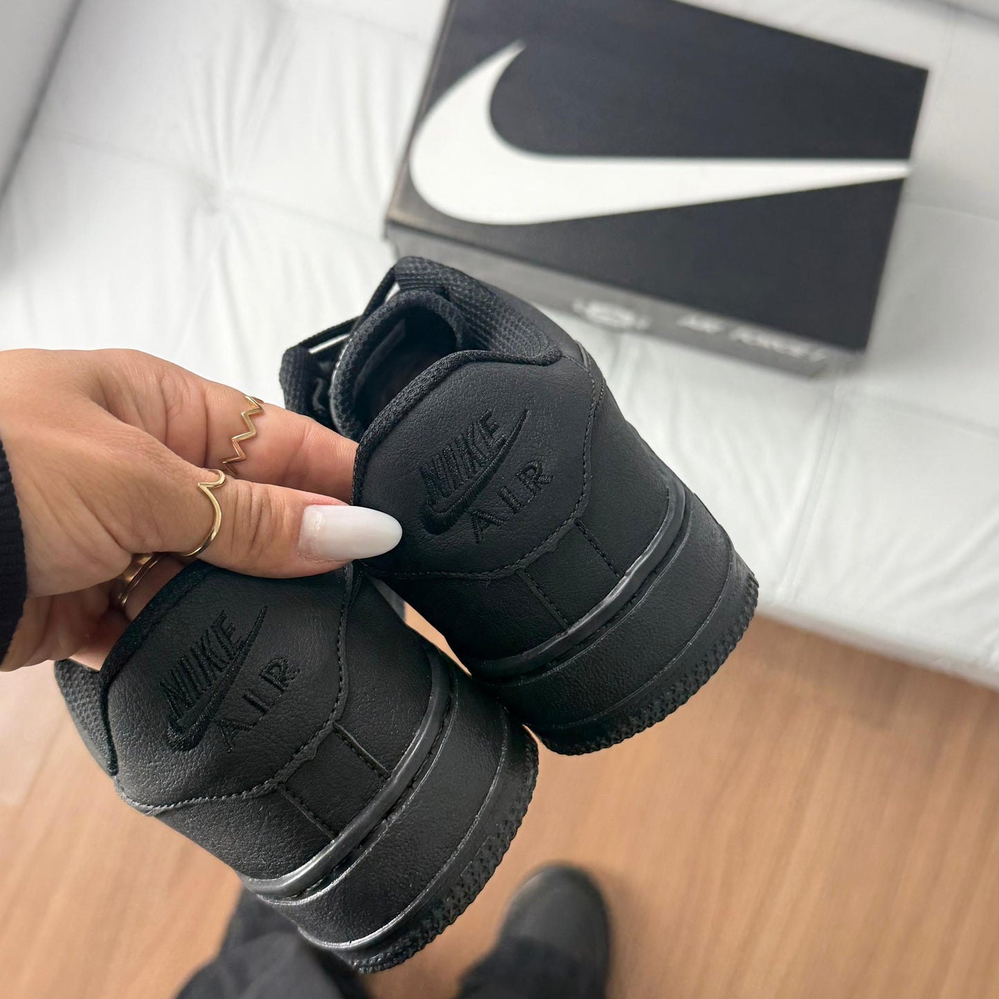 Tênis Nike Air Force 1 Preto – Design Clássico e Confortável