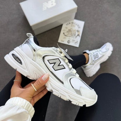 Tênis New Balance 530 Branco – Leve, Confortável e Atemporal